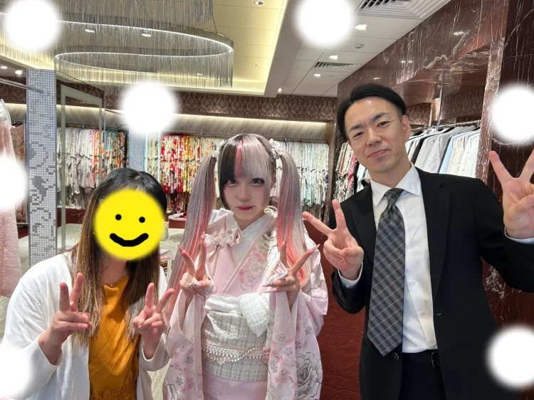TAKAZEN東京表参道店Flagshipでピンク色のオリジナルコスメカラーのお振袖をご契約いただいたお嬢様のご紹介。