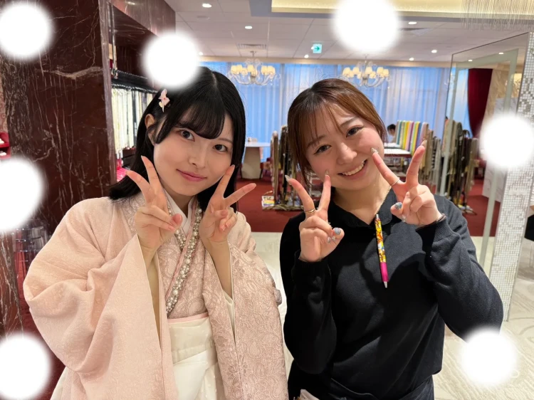 TAKAZEN東京表参道店Flagshipでくすみピンクの袴をご契約いただいたお嬢様のご紹介。
