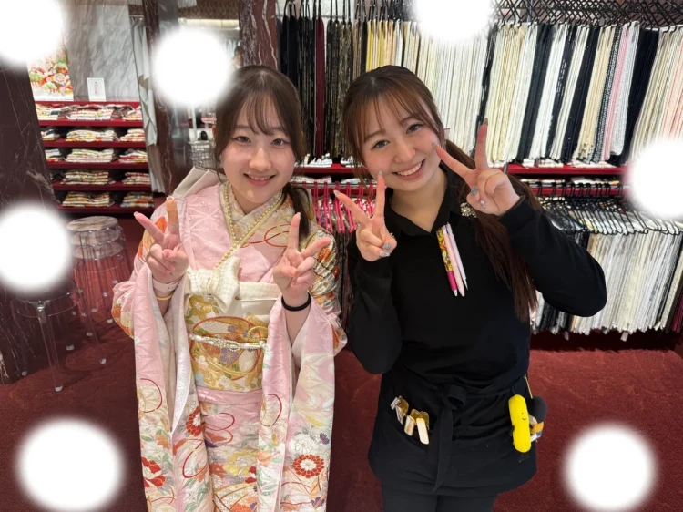 TAKAZEN東京表参道店Flagshipでピンク色の毬の正統派古典をご契約いただいたお嬢様のご紹介。桜色のかわいいお振袖