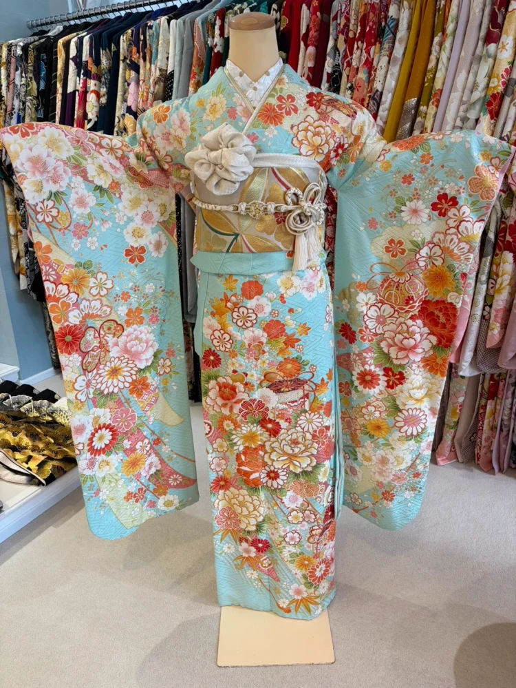 水色の古典柄振袖