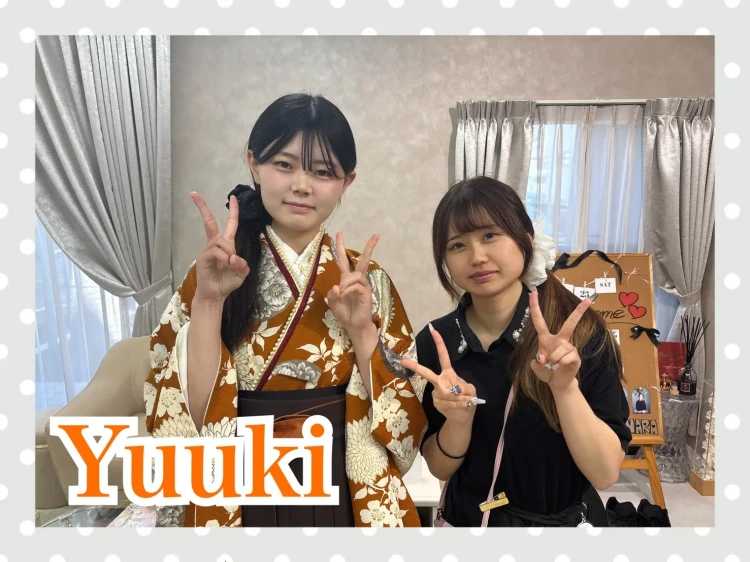 TAKAZEN奈良店でオシャレ袴コーデを試着されるお客様の様子