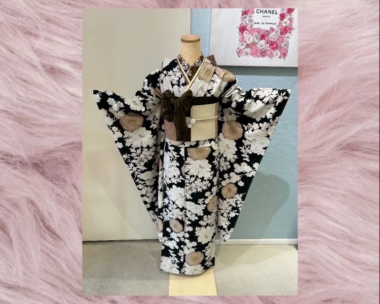 TAKAZEN堺店スタッフおすすめくすみレトロ振袖の全身コーディネート紹介