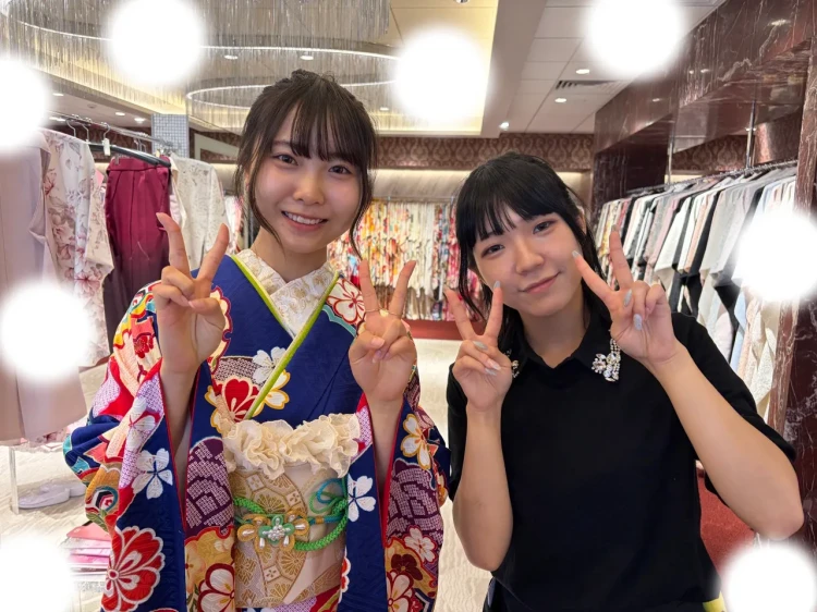 TAKAZEN東京表参道店Flagshipで青の安カワの古典柄振袖を2028年成人式レンタルでご契約いただいたお客様のご紹介