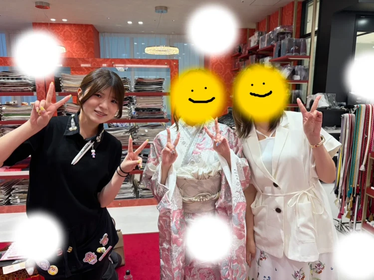 2027年成人でTAKAZENのお振袖でのフォトプランご利用のお嬢様のコーディネート