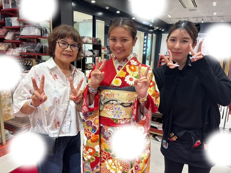 2回目レンタルで赤色プレミアム古典のお振袖をレンタルされたお嬢様