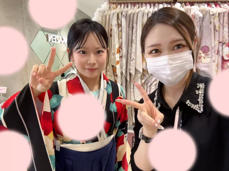 TAKAZEN姫路店のレトロな小振袖に紺色の袴コーデ