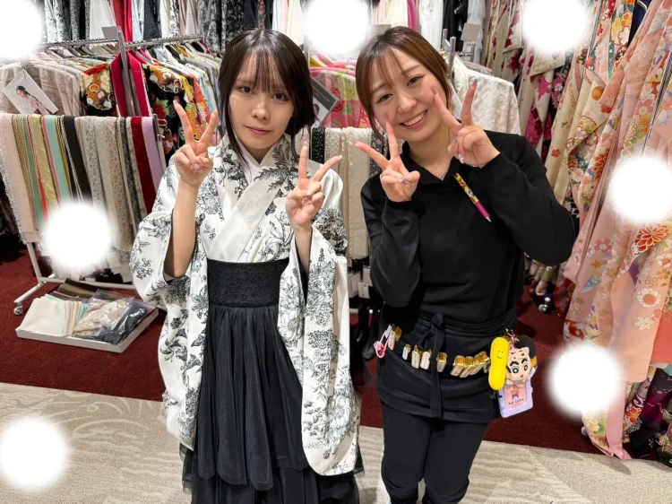 TAKAZEN東京表参道店Flagshipでジル・スチュアートの振袖にドレス袴をご契約いただいたお客様のご紹介。