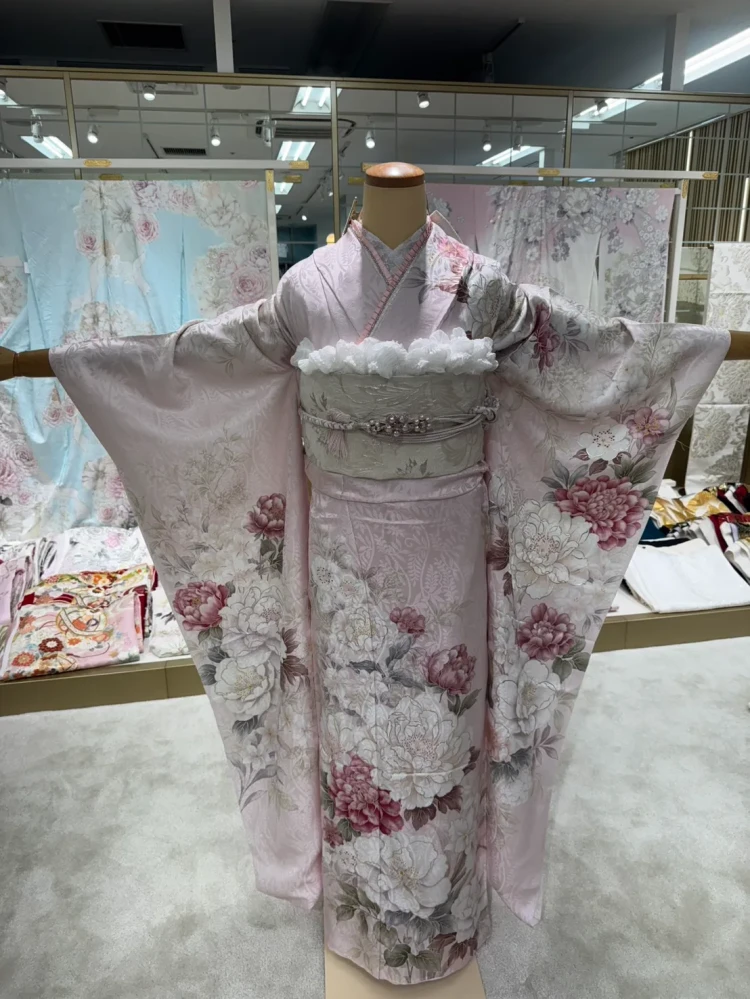 ピンクのくすみカラーのお振袖で毎日コーデのお写真