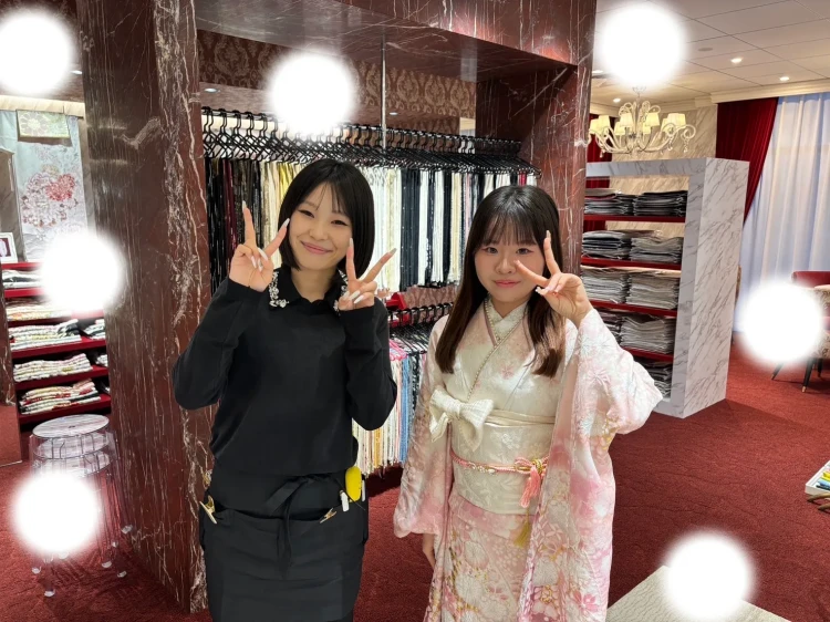 TAKAZEN東京表参道店Flagshipでピンク色のプレミアム古典のお振袖フォトプランでご契約いただいたお客様のご紹介。