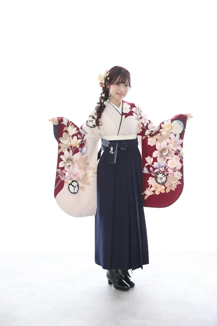 赤地紺色袴姫ちゃんの前撮りショット