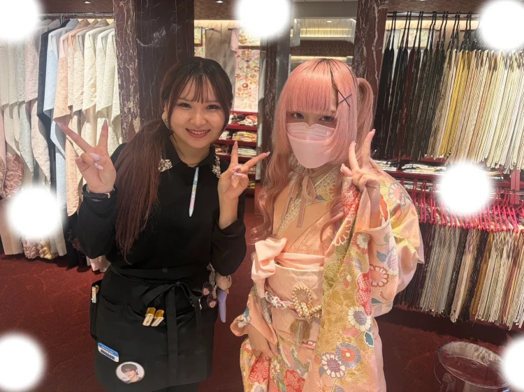 TAKAZEN東京表参道店Flagshipでピンクの古典柄振袖をお持ち込み頂きでTAKAZEN小物でのコーディネートをフォトプランでご契約いただいたお客様のご紹介。ママ振袖