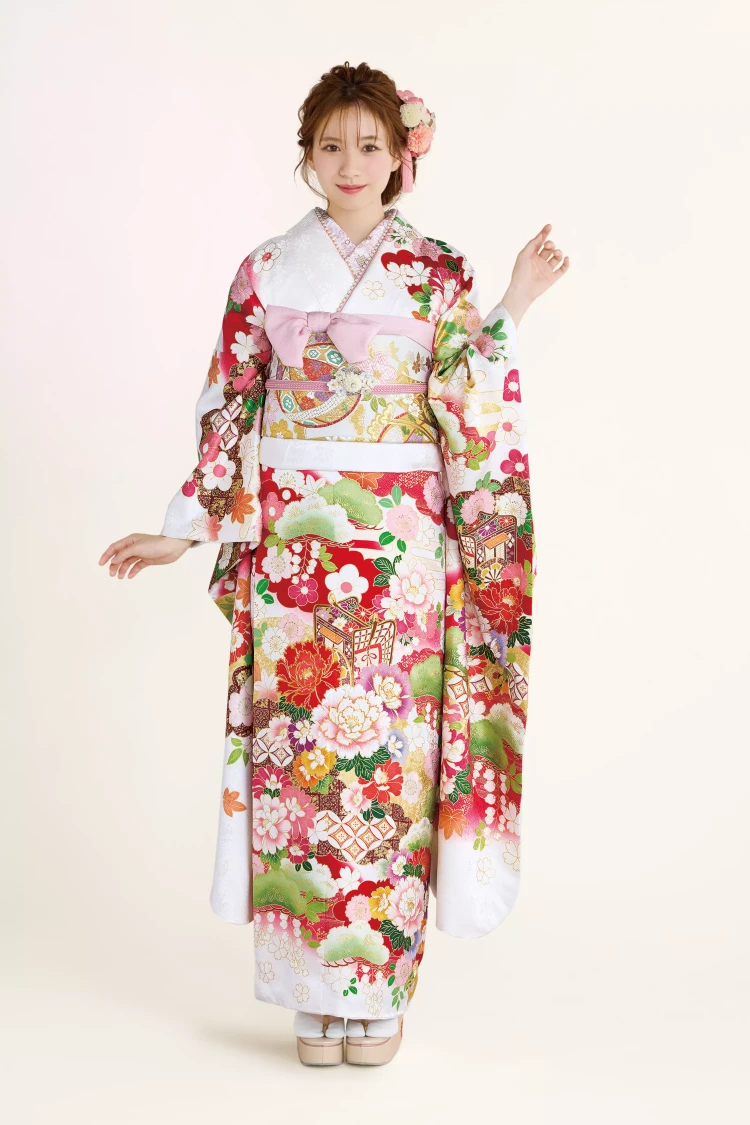 お花柄の女の子らしい可愛い古典柄振袖。はんなりとしたお色味で華やかなデザイン。