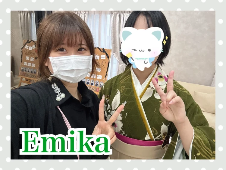 TAKAZEN奈良店で緑のレトロ古典袴をコーディネートされたお客様の写真