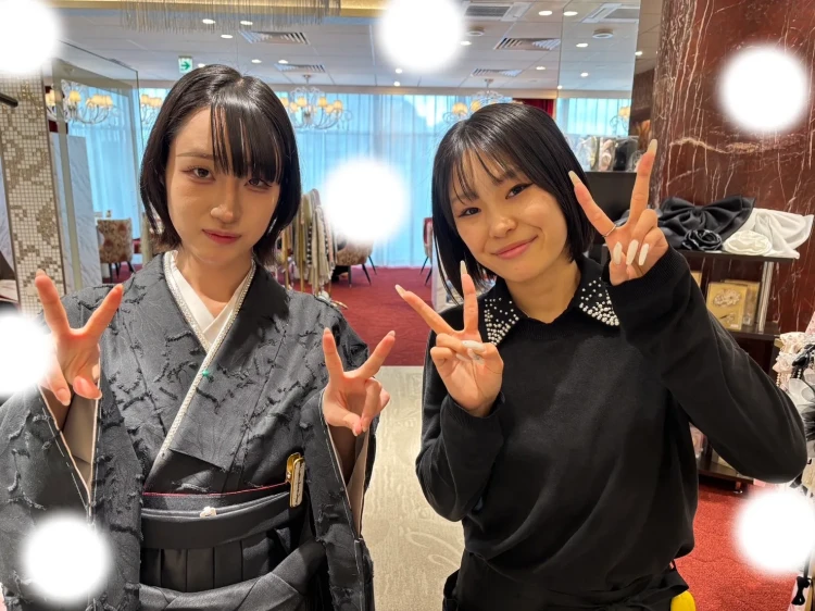 TAKAZEN東京表参道店Flagshipでレトロのオールブラックの袴をレンタルしていただいたお嬢様のご紹介。