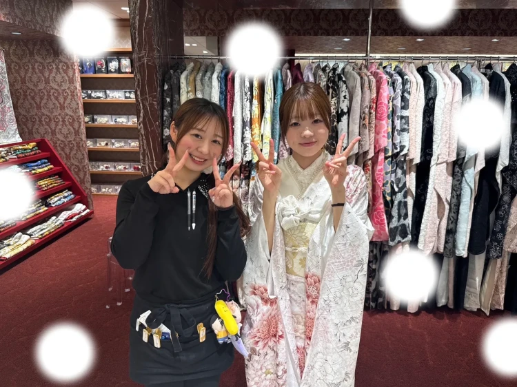 TAKAZEN東京表参道店Flagshipでちいぽぽのピンク色の振袖をご契約いただいたお客様の紹介。