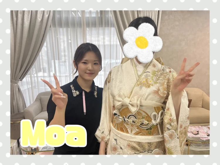 TAKAZEN奈良店で白×ゴールドの正統派古典お振袖をご契約されたお客様の写真