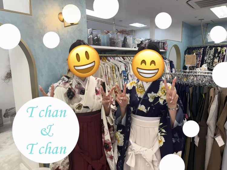 紺色の古典の小振袖とベージュのくすみカラーでご契約頂いたお客様のお写真