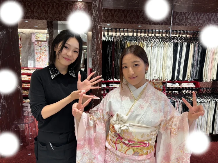 TAKAZEN東京表参道店Flagshipで関芳のピンクのお振袖でフォトプランをご契約いただいたお嬢様のご紹介。