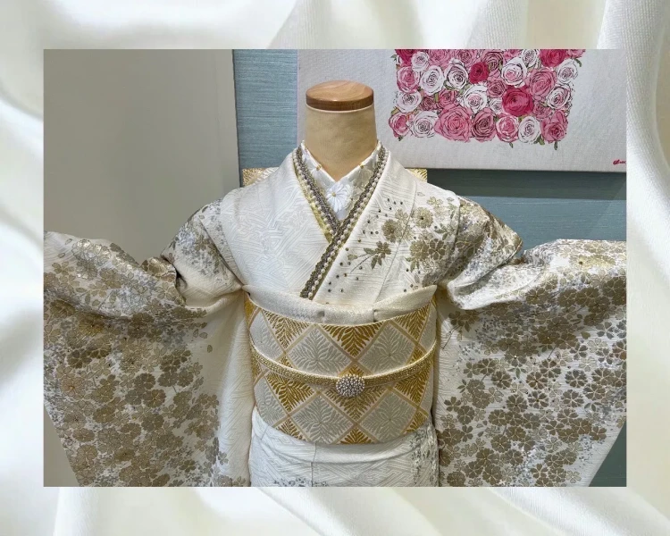 TAKAZEN堺店スタッフオススメ関芳プレミアム古典の白×金の振袖上半身コディネート紹介