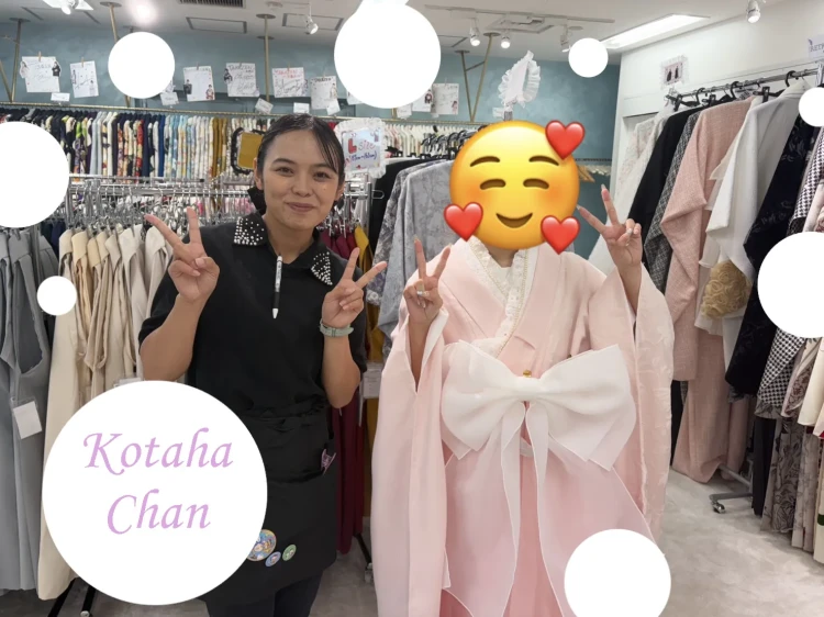ピンクのヴィンテージの中振袖にピンクのドレス袴でご契約して頂いたお客様のお写真