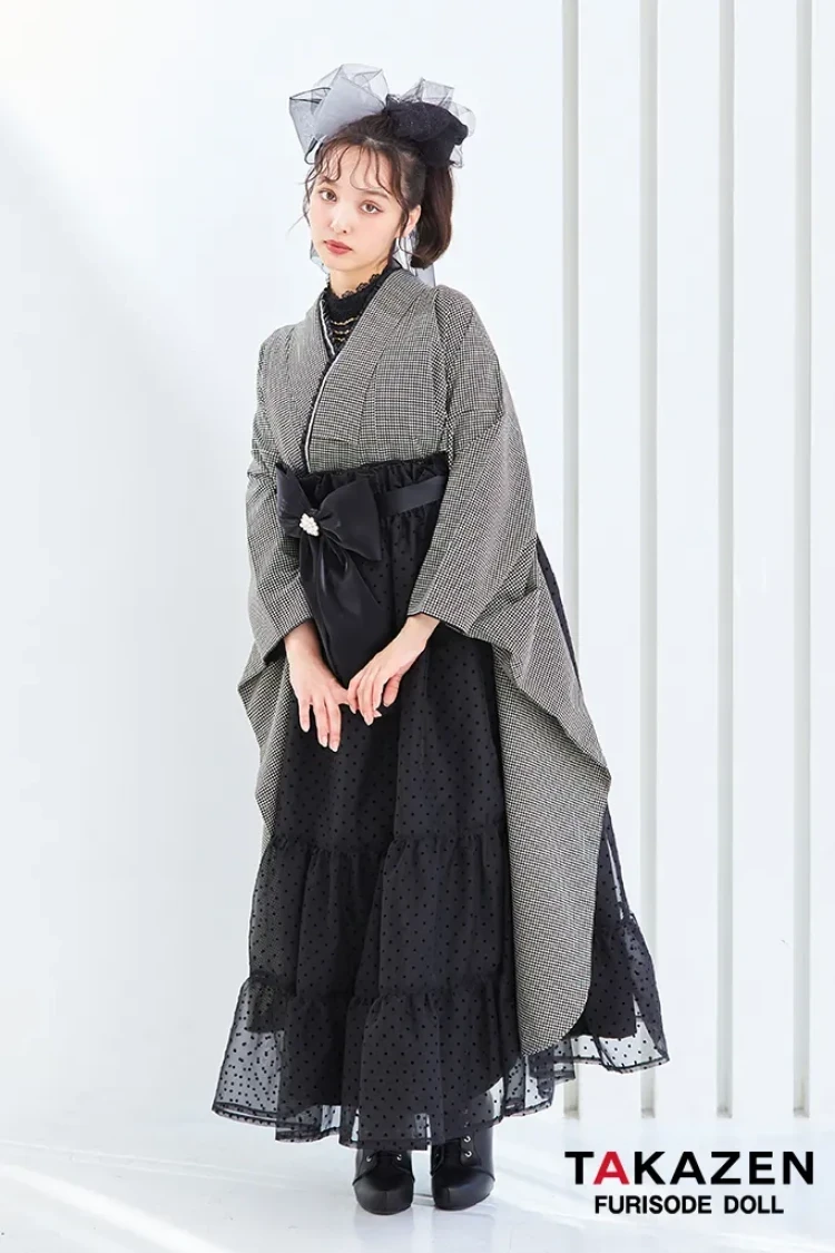 TAKAZEN東京表参道店Flagshipでレンタルできる千鳥柄のドレス袴コーデ。