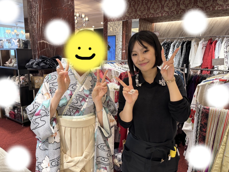 TAKAZEN東京表参道店Flagshipで、九重の古典柄の袴をご契約いただいたお客様の紹介。