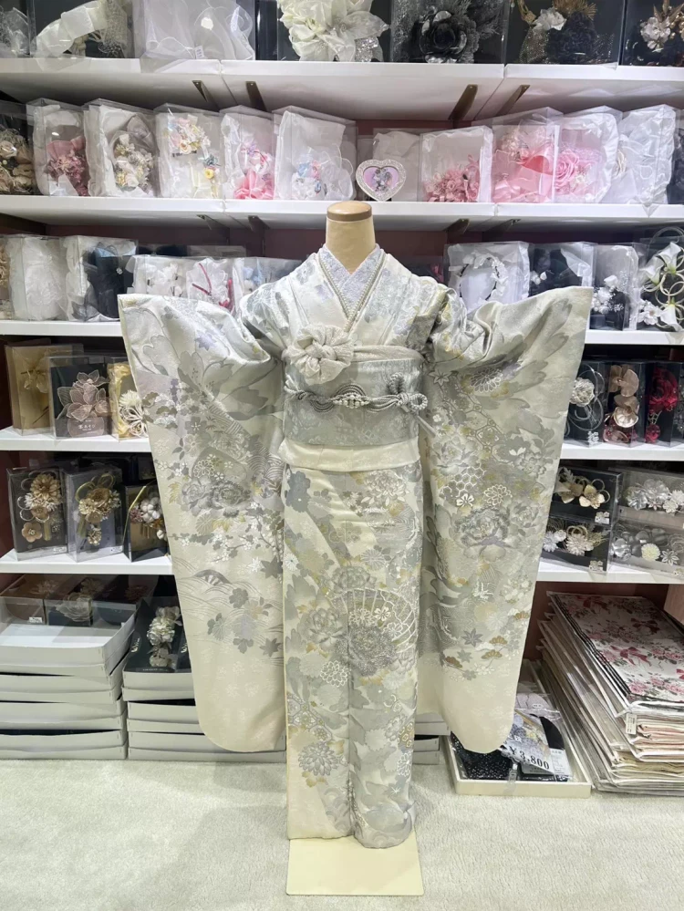関芳最高級金彩刺繍友禅白シルバー振袖