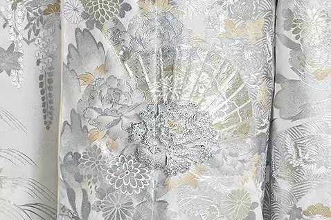 関芳最高級金彩刺繍友禅白シルバー振袖