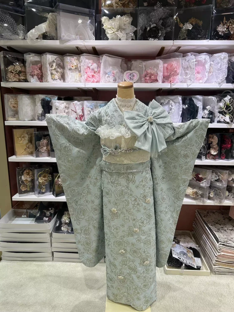TAKAZENオリジナルヘップバーンの水色グリッター振袖