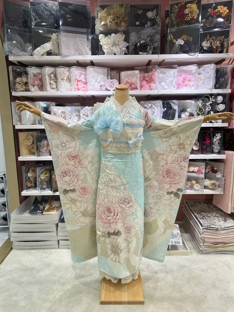 TAKAZENオリジナルヘップバーンの水色キラキラコスメ振袖