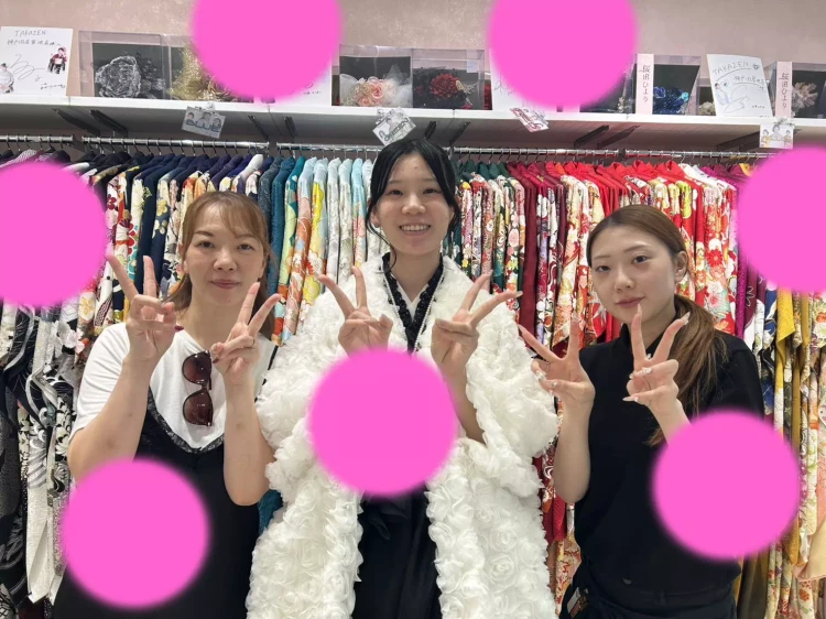 2027年卒業式★白の立体的なモコモコ小振袖にドレス袴の豪華なコーデの袴姫ちゃん♡