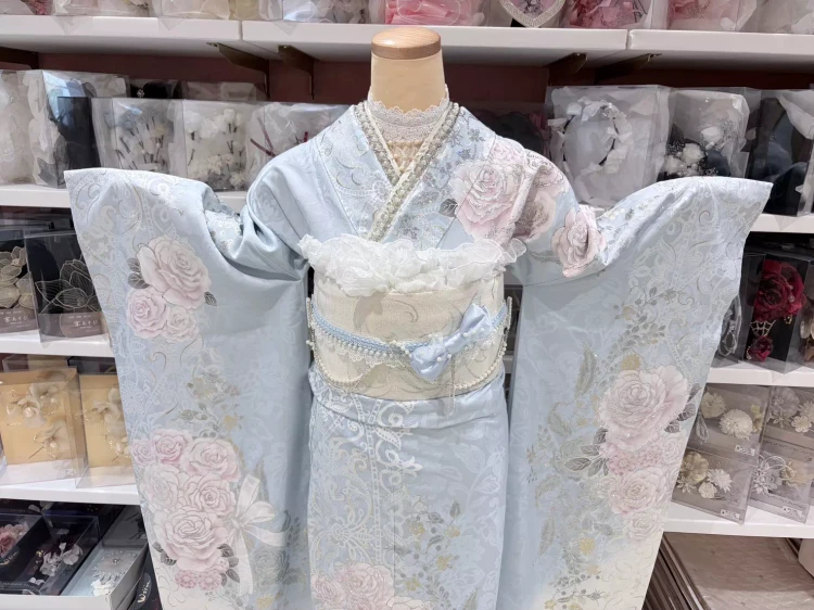 TAKAZEN姫路店のTAKAZENオリジナルの水色キラキラ振袖