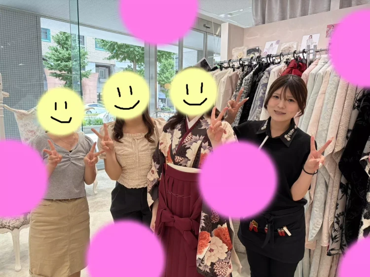 茶色の小振袖にえんじ袴の姫ちゃん