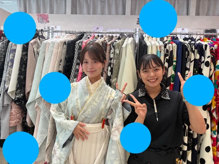 水色の小振袖にベージュ袴の姫ちゃんのご紹介