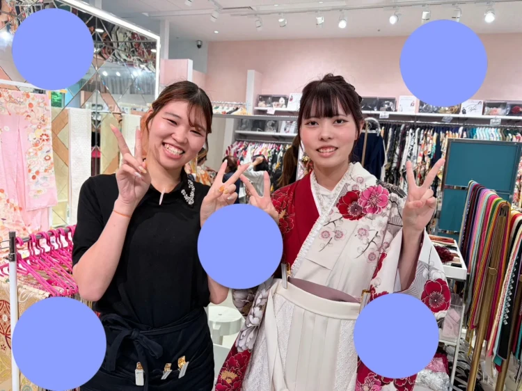 赤地小振袖に白地袴の姫ちゃん