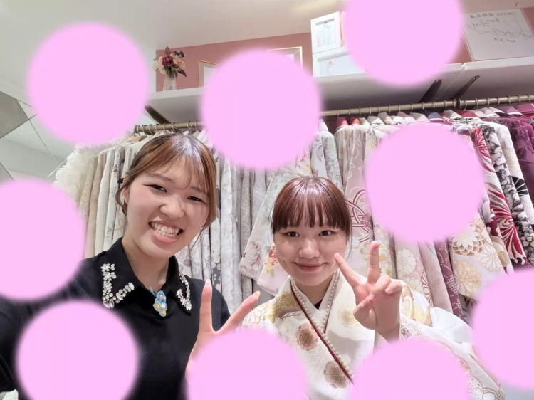 2027年卒業の白×赤の袴コーデ姫ちゃんの紹介。