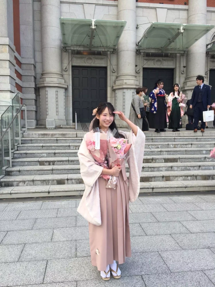 花束を持っての撮影ポーズ