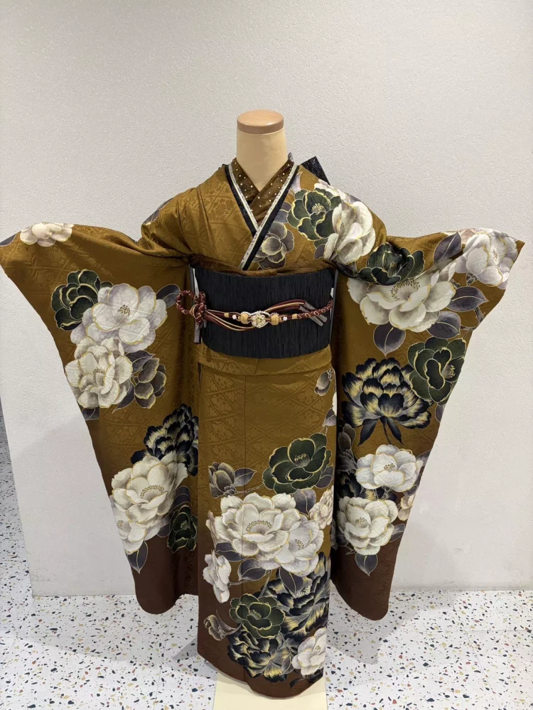 からし色のヴィンテージ風お振袖の紹介