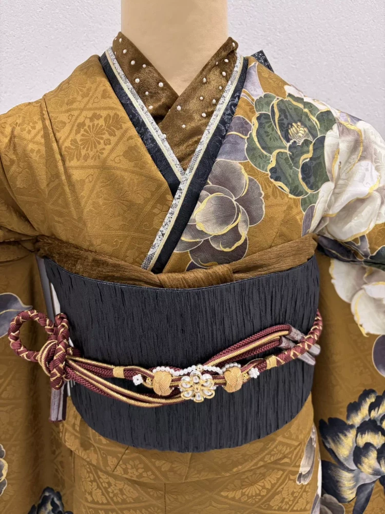 からし色のヴィンテージ風お振袖の紹介