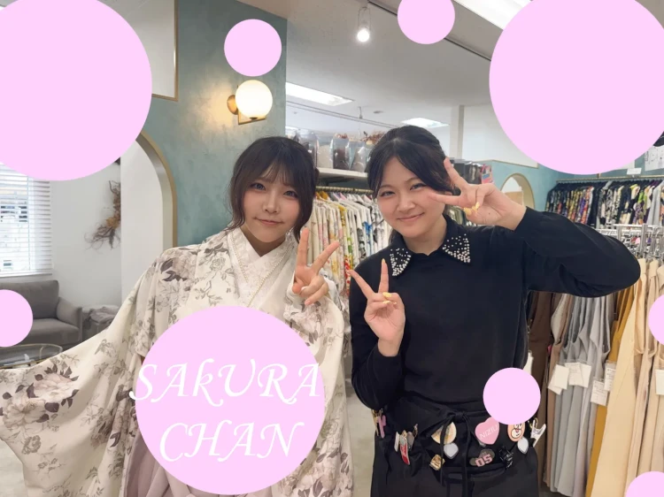キュート＆ガーリーのコーデでイマドキのくすみカラーのコーデに決まったキラキラの2027年卒業姫ちゃん