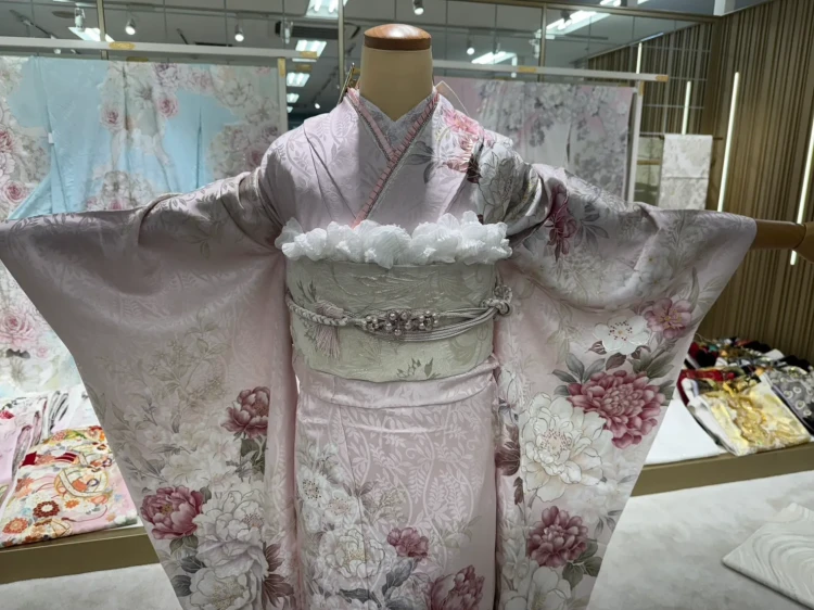 ピンクのくすみカラーのお振袖で毎日コーデのお写真