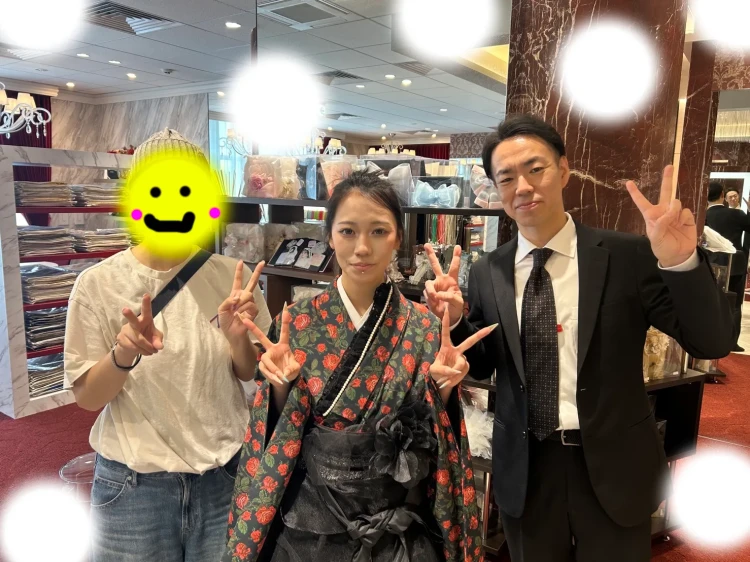 TAKAZEN東京表参道店Flagshipでヘップバーンシリーズのドレス袴コーデで卒業式レンタルでご契約いただいたお客様のご紹介。