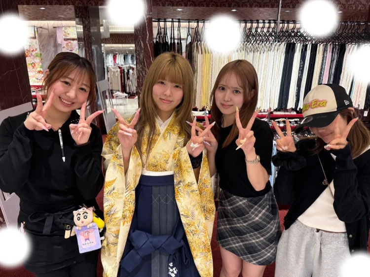 TAKAZEN東京表参道店Flagshipでジルスチュアートの黄色の袴コーデを卒業式袴レンタルでご契約いただいたお客様の紹介。
