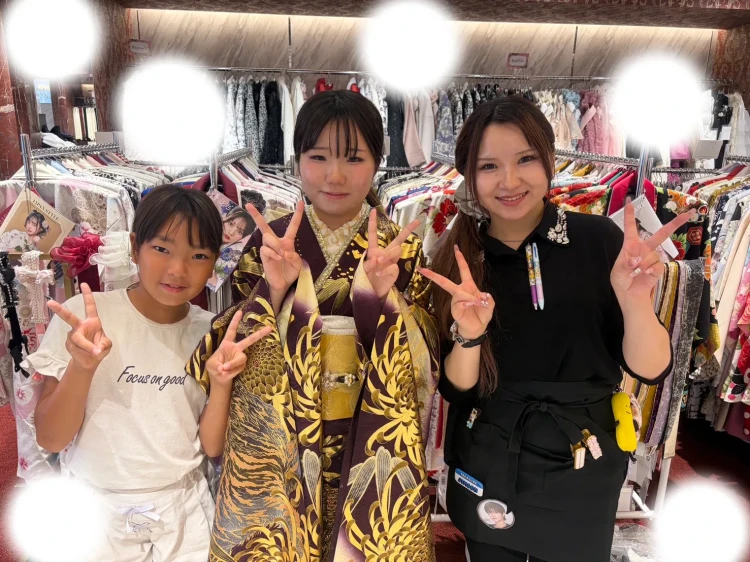 TAKAZEN東京表参道店Flagshipで紫色の虎柄のジャパンモードのお振袖をご契約いただいたお客様のご紹介。
