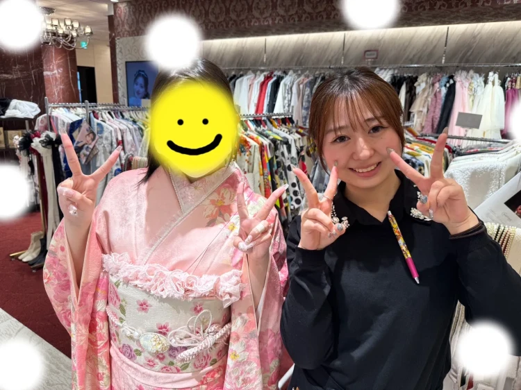 TAKAZEN東京表参道店Flagshipでリズリサのお振袖をご契約いただいたお嬢様のご紹介。ピンクでキュートのお振袖