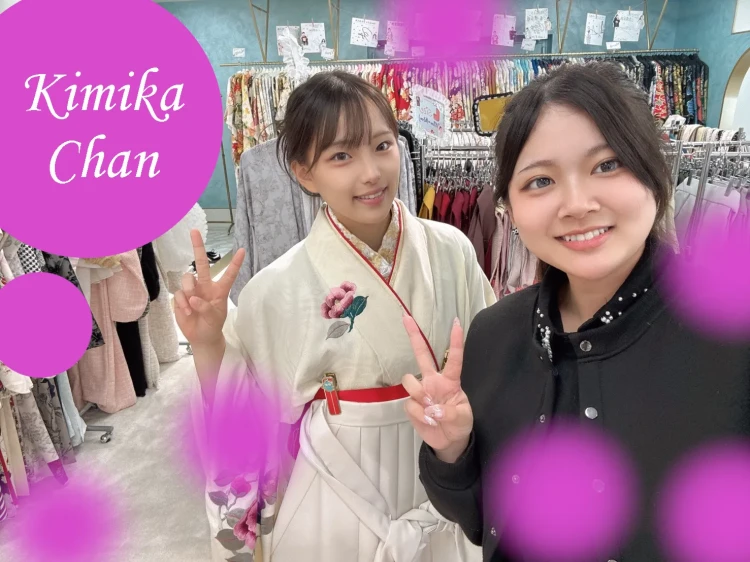 TAKAZEN心斎橋店で2027年卒業式に向けて袴をレンタルしに来たお客様のコーデ。白のレトロ振袖に白の袴を合わせた淡いコーデになりました。