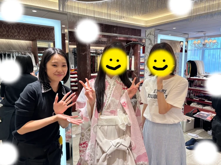 TAKAZEN東京表参道店Flagshipでジャパンスタイルの新作ピンク色の袴をご契約いただいた嬢様のご紹介。
