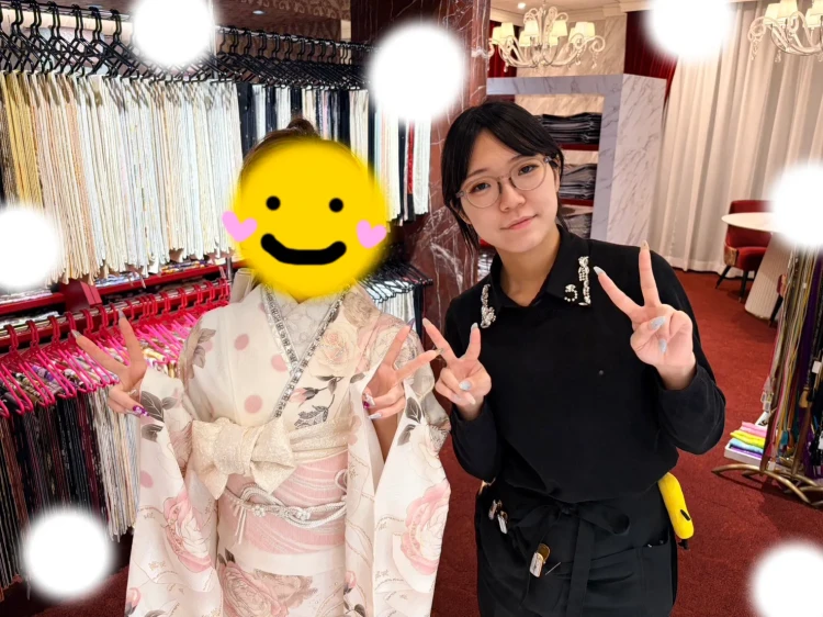 TAKAZEN東京表参道店FlagshipでやTAKAZENオリジナルのコスメカラーのピンク色の振袖をご契約いただいたお客様の紹介。