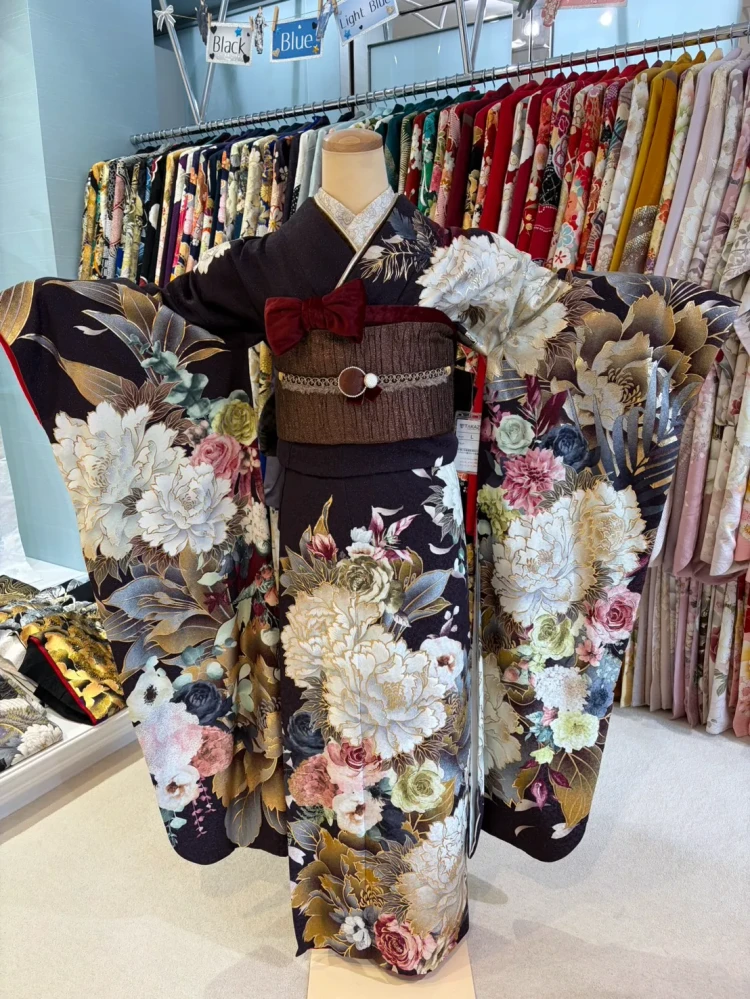 TAKAZEN堺店で展示している振袖