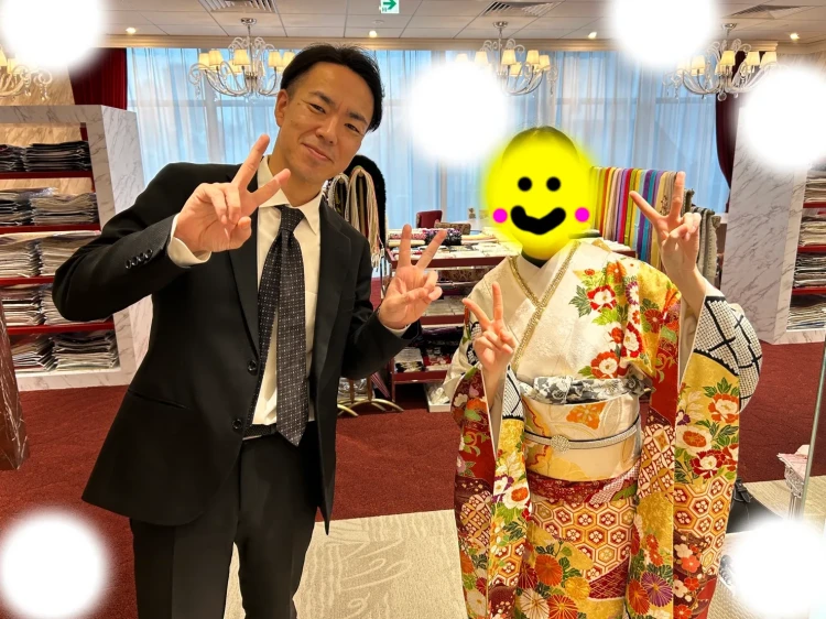 TAKAZEN東京表参道店Flagshipで赤色のプレミアム古典のお振袖をTAKAZEN小物でのコーディネートをフォトプランでご契約いただいたお客様のご紹介。